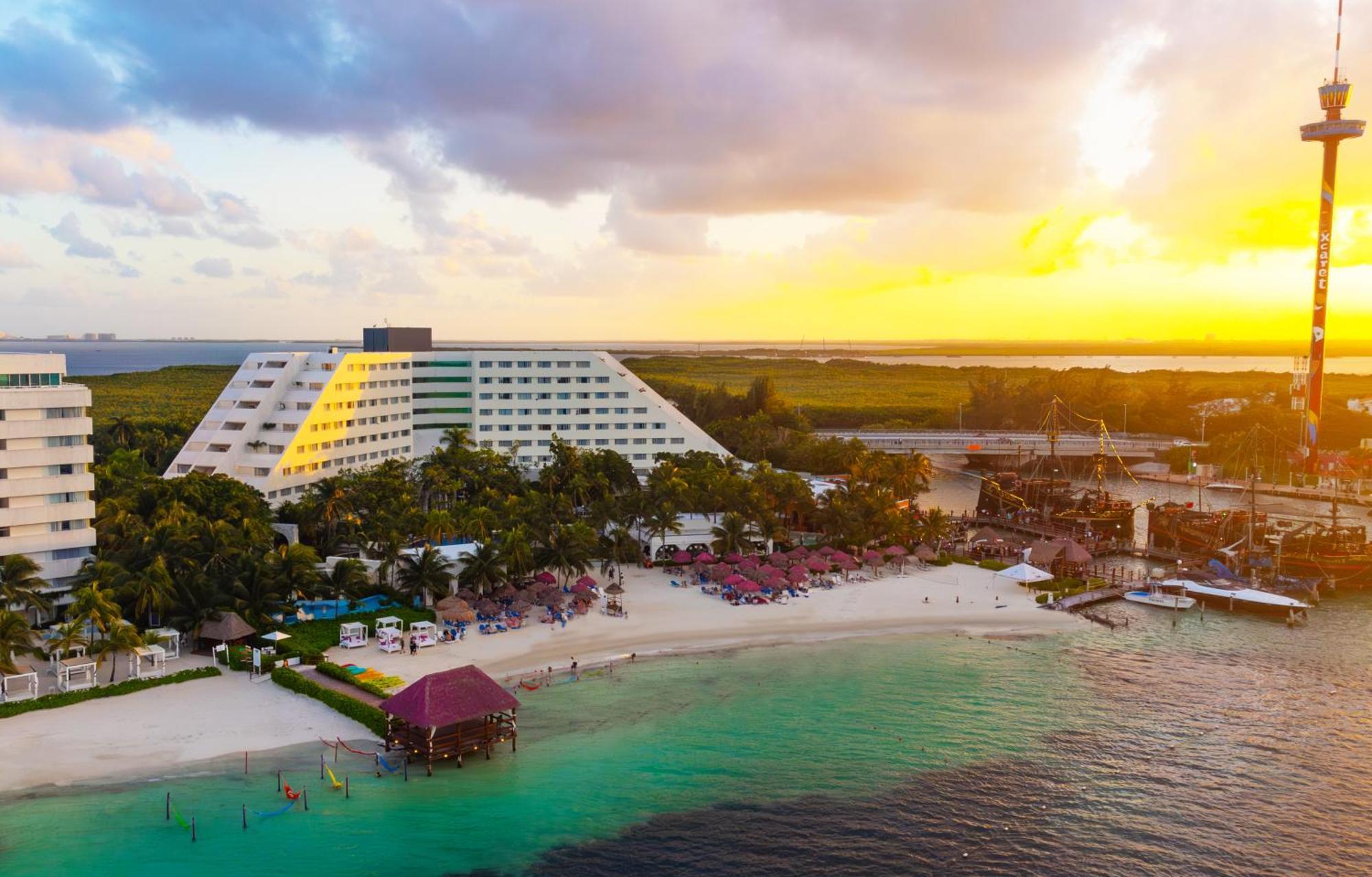 Oasis Palm Hotel Cancun Exterior photo